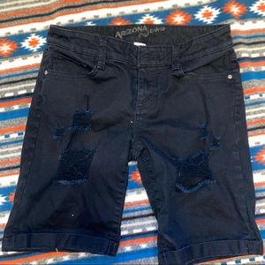 Arizona distressed black shorts
Size 3
Worn once